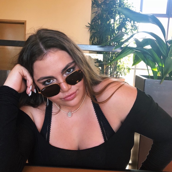 Meet your Posher, Erin - Picture 1 of 7